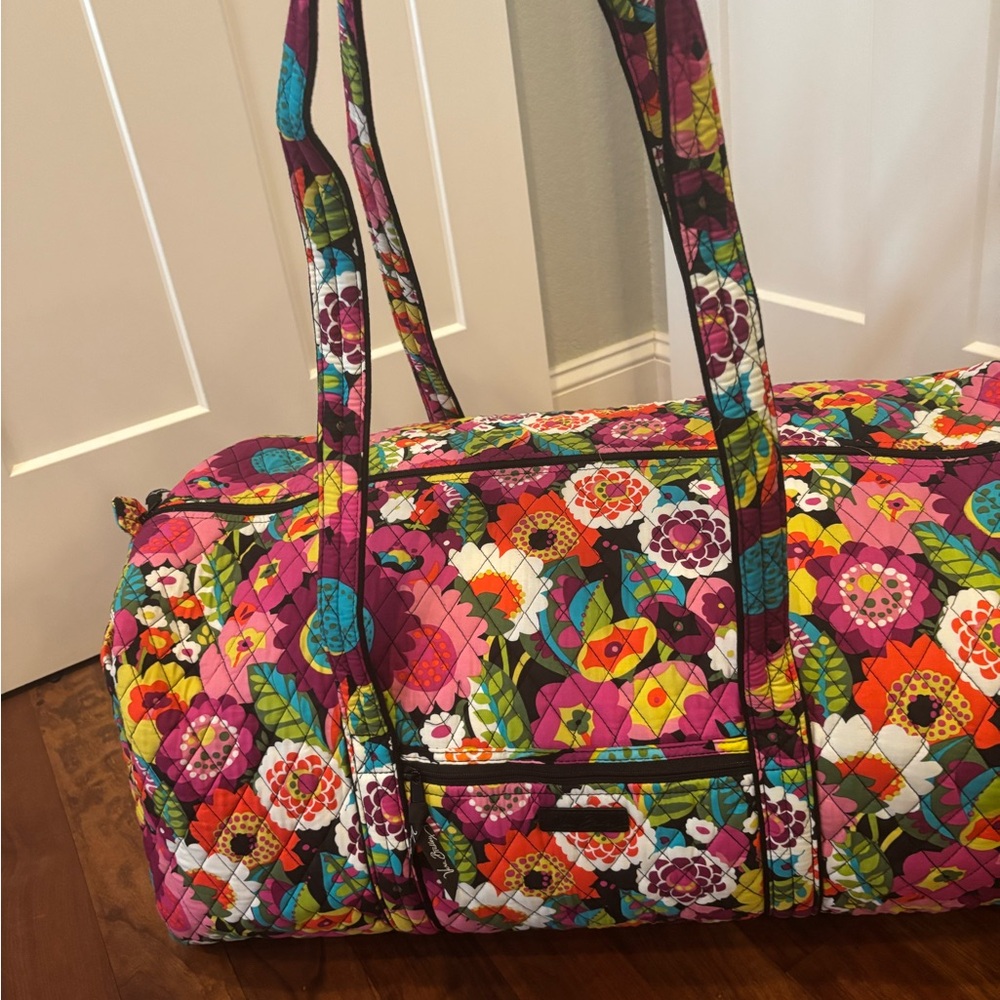 Vera Bradley- NWOT Va Va Bloom Large Traveler Duffle Floral Quilted Bag - Picture 5 of 13